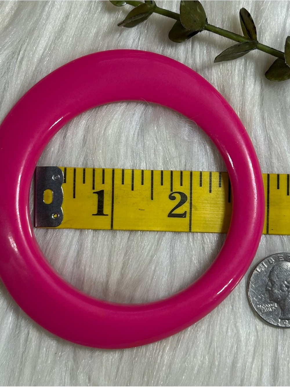 Vintage Hot Pink Resin acrylic Bangle Bracelet - Picture 6 of 8